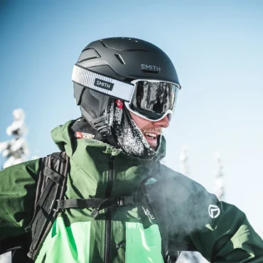 vantage2-mips-helmet_matteBlack_lifestyle01 vantage2-mips-helmet_matteBlack_lifestyle01