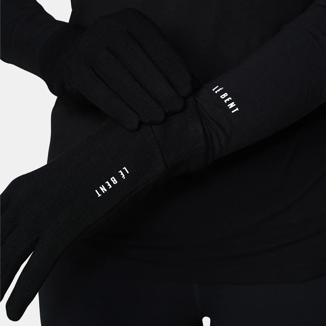 Gloves_AG8013_001_LeBent_Model_Crop_Web_1 Gloves_AG8013_001_LeBent_Model_Crop_Web_1